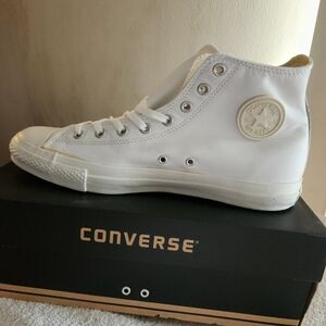 Converse All Stars (aka "Chucks"/White Leather)